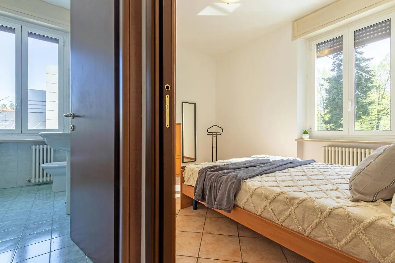 Virginia Apartments 파르마 0*,